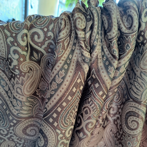 Valances - Picture 3 of 3